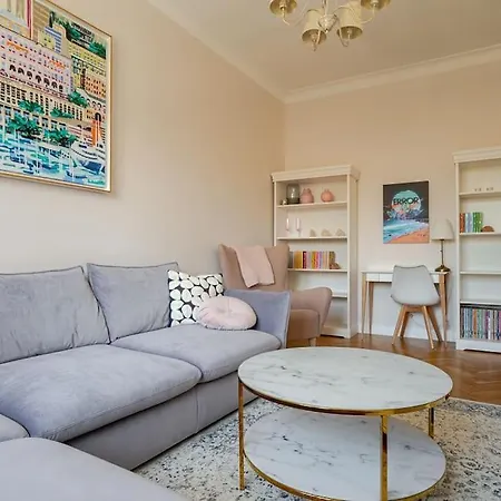 Quiet Luxury At The Royal Route In Apartamento *