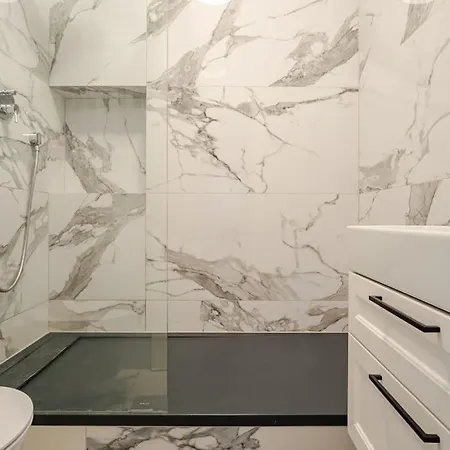 Quiet Luxury At The Royal Route In Apartamento *