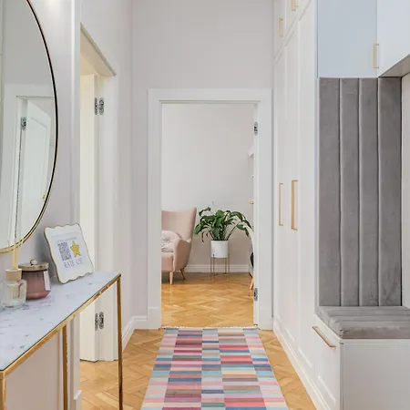 Apartamento Quiet Luxury At The Royal Route In *