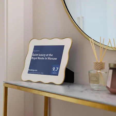 Quiet Luxury At The Royal Route In Apartamento