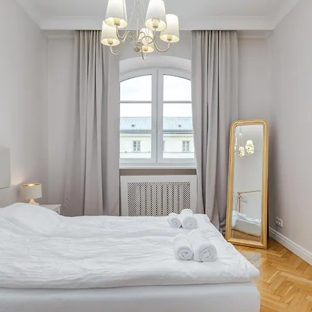 Quiet Luxury At The Royal Route In Apartamento Varsóvia