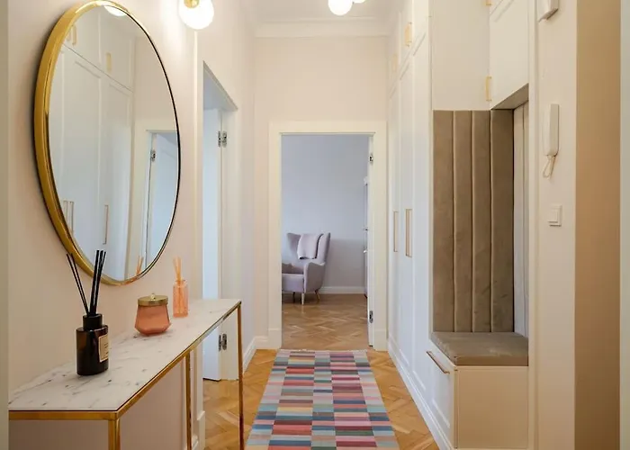 Quiet Luxury At The Royal Route In * Warszawa