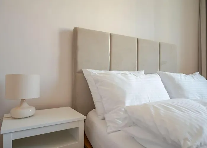 Quiet Luxury At The Royal Route In Apartament Warszawa