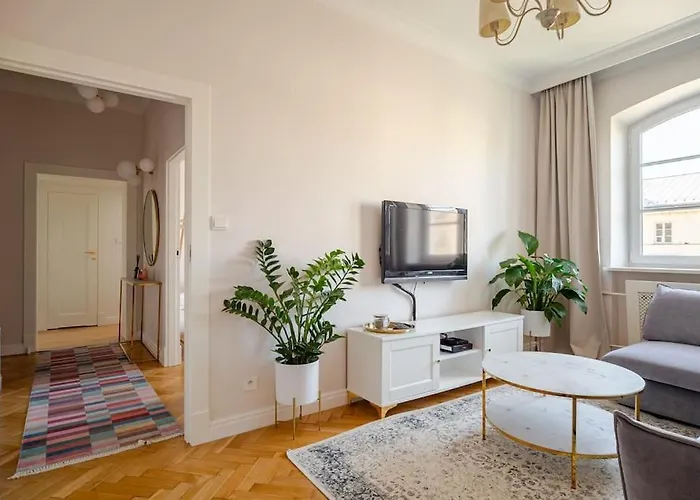 Quiet Luxury At The Royal Route In Apartament